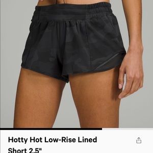 Hotty Hot Low-Rised Lined Short 2.5” Lululemon
